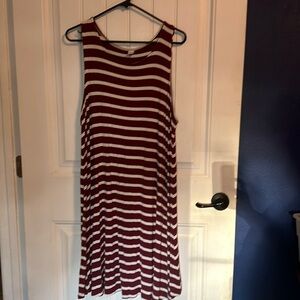 Old Navy swing dress size XL - hits above the knee 
Maroon with white stripes